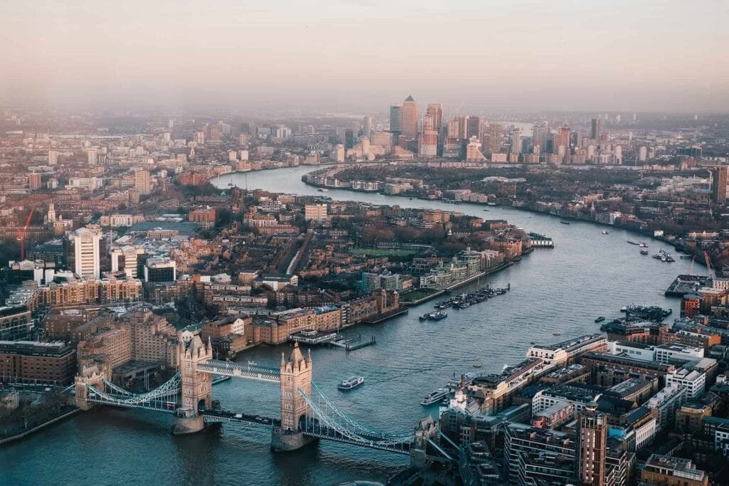 بوابة السفر 44 بنيامين ديفيز OJA2TY 9ZLM UNSPLASH