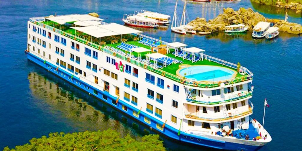 luxury cruise from Luxor to Aswan.